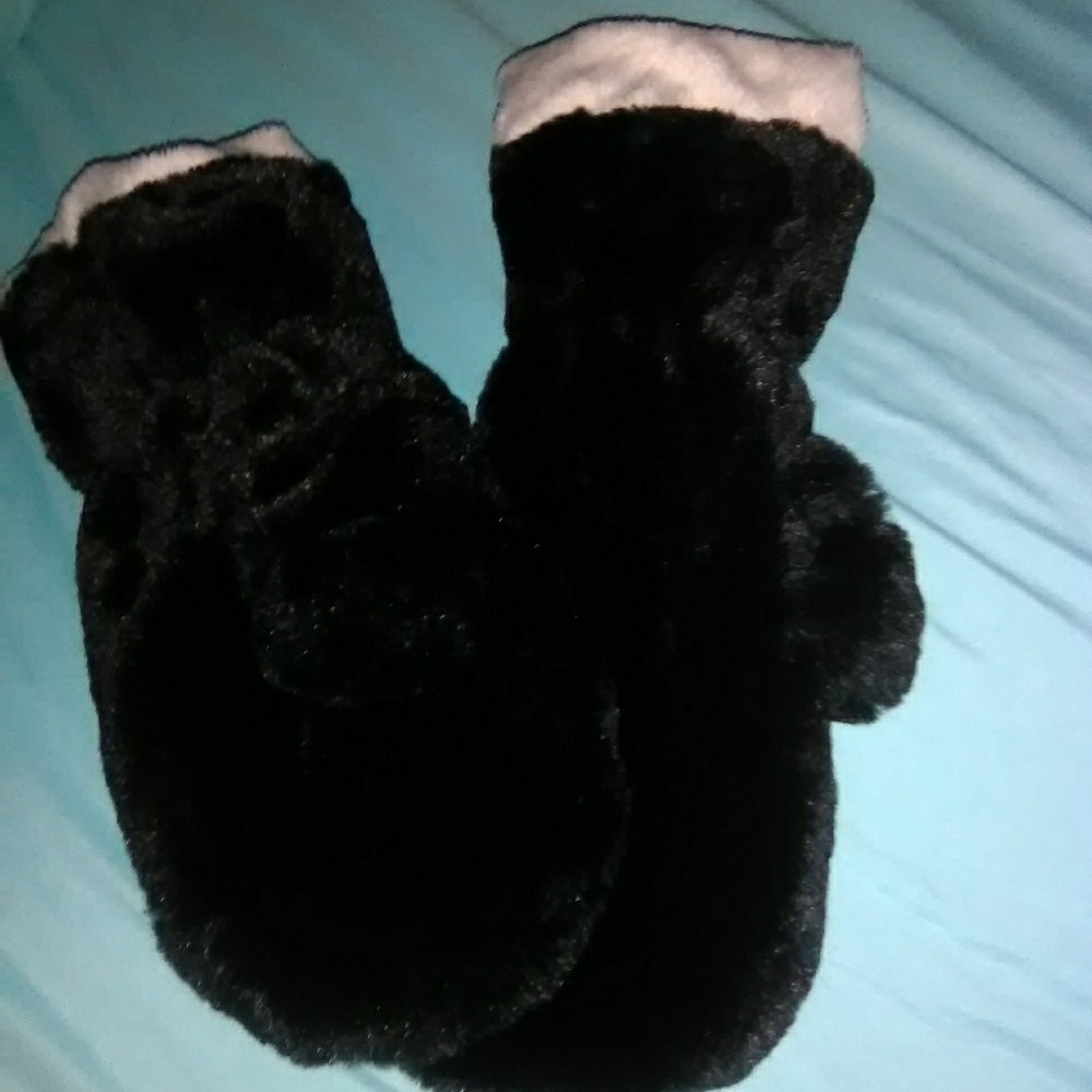 Mittens - Picture 1 of 4